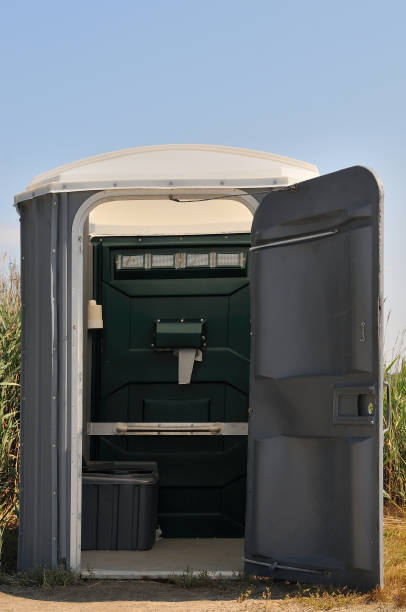 Best Portable restroom trailer rental  in Vicksburg, MS
